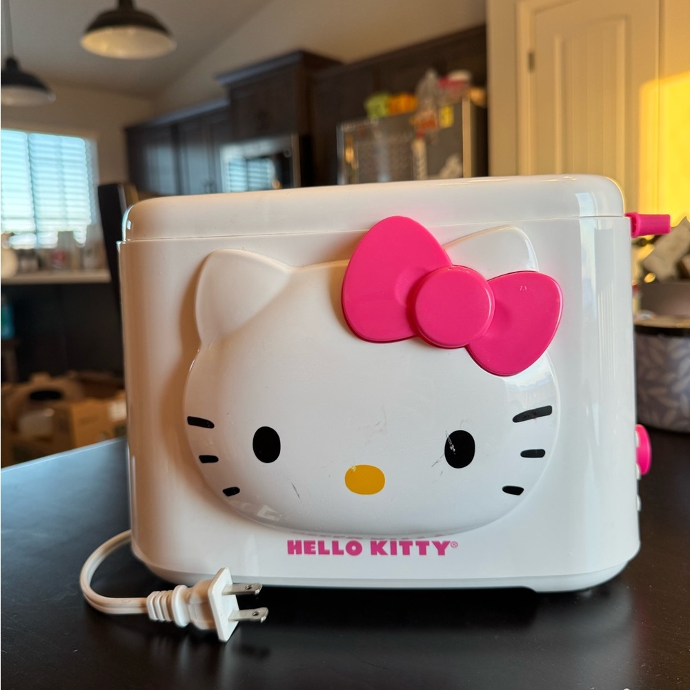 Hello Kitty White and Pink Toaster